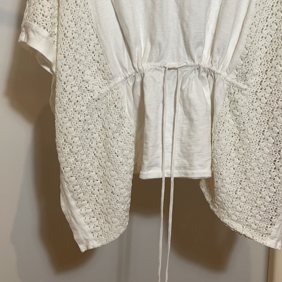 Two by Vince Camuto Flowy Batwing Top - Picture 7 of 9